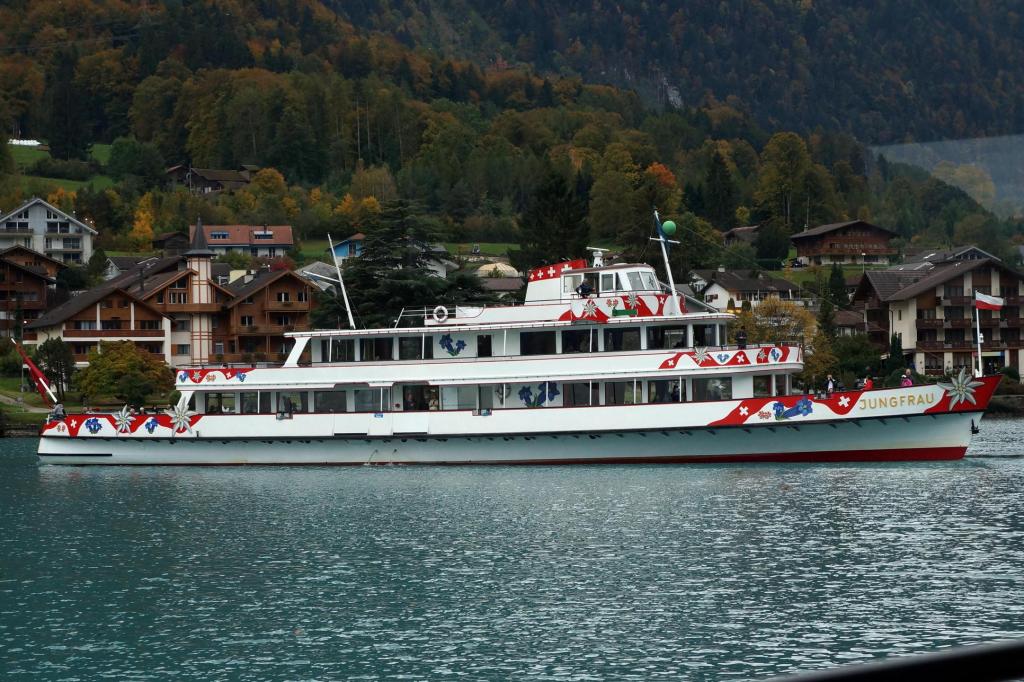 212-Boat2Interlaken_01.jpg